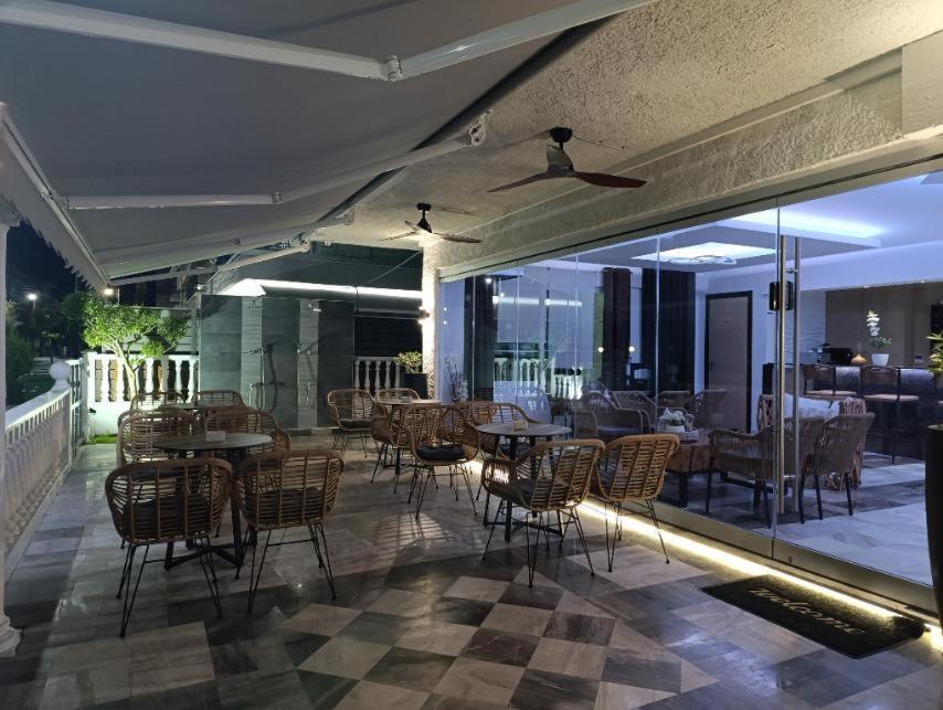 Hotel Kostas Olympiakí Aktí 외부 사진