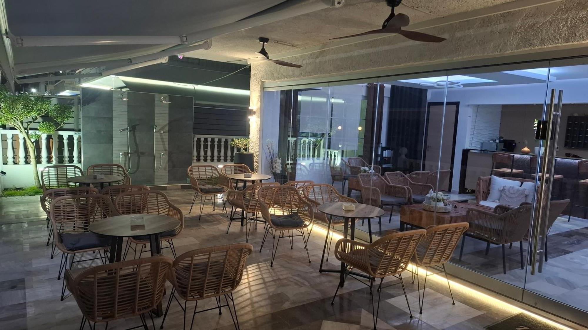 Hotel Kostas Olympiakí Aktí 외부 사진